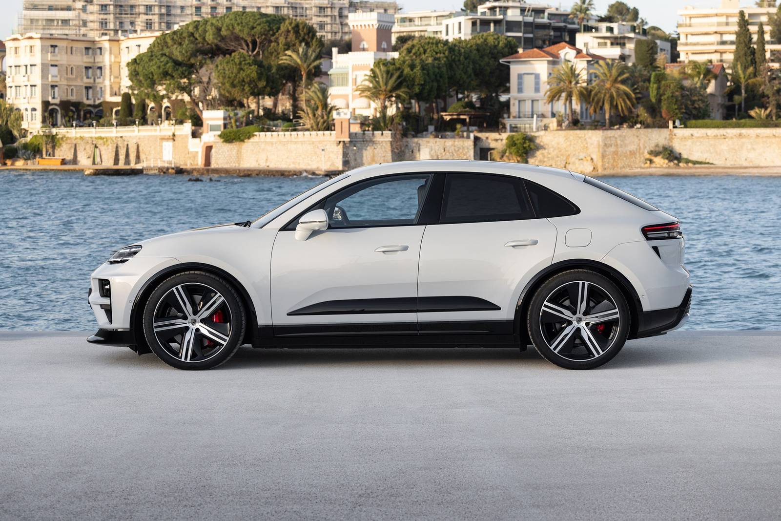 2025 Porsche Macan exterior S