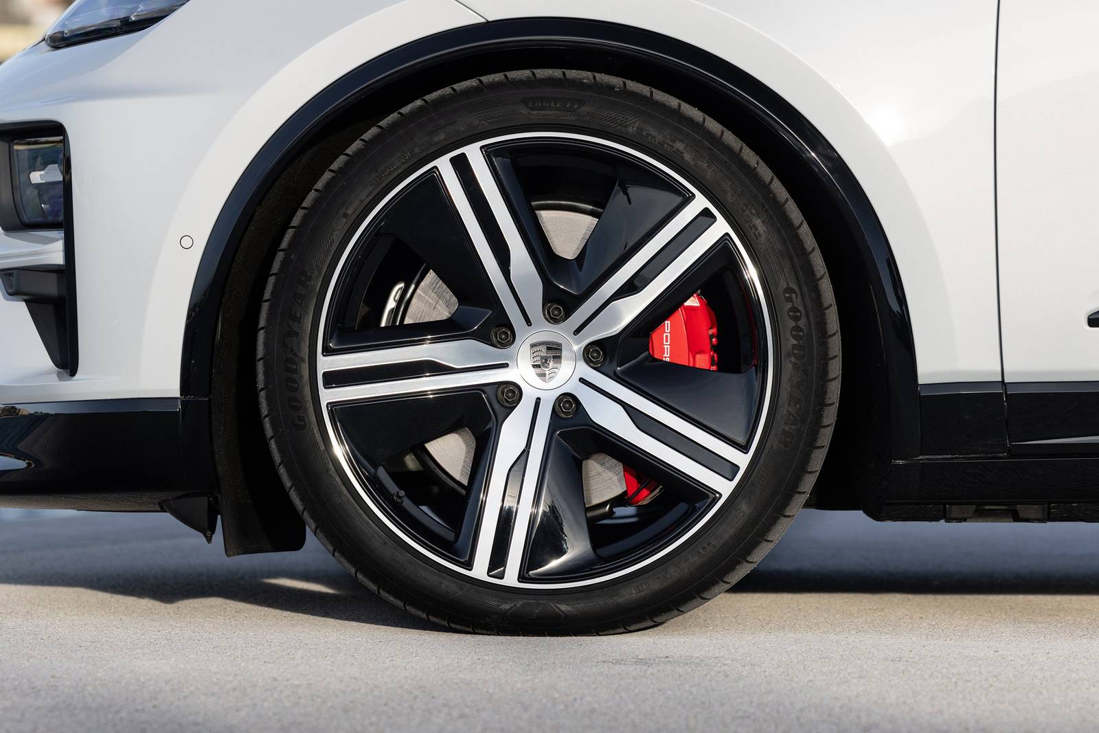 2025 Porsche Macan exterior W