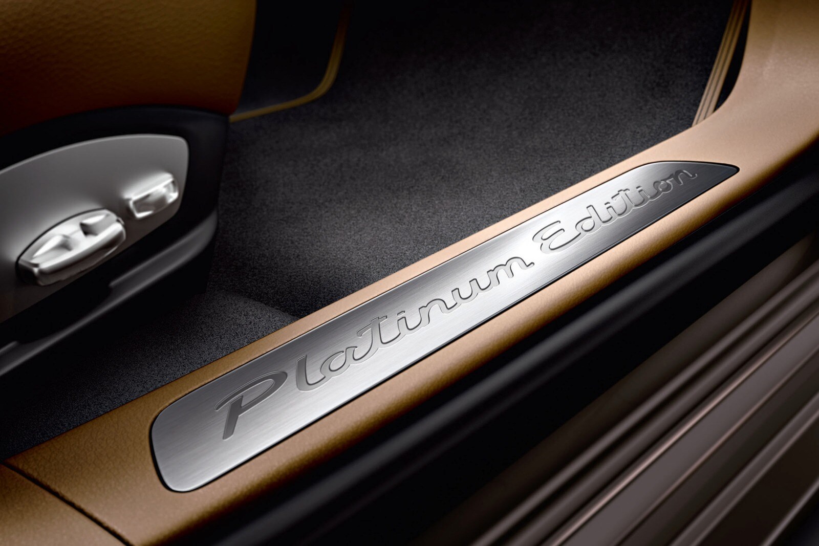 2013 Porsche Panamera front safety DETAIL