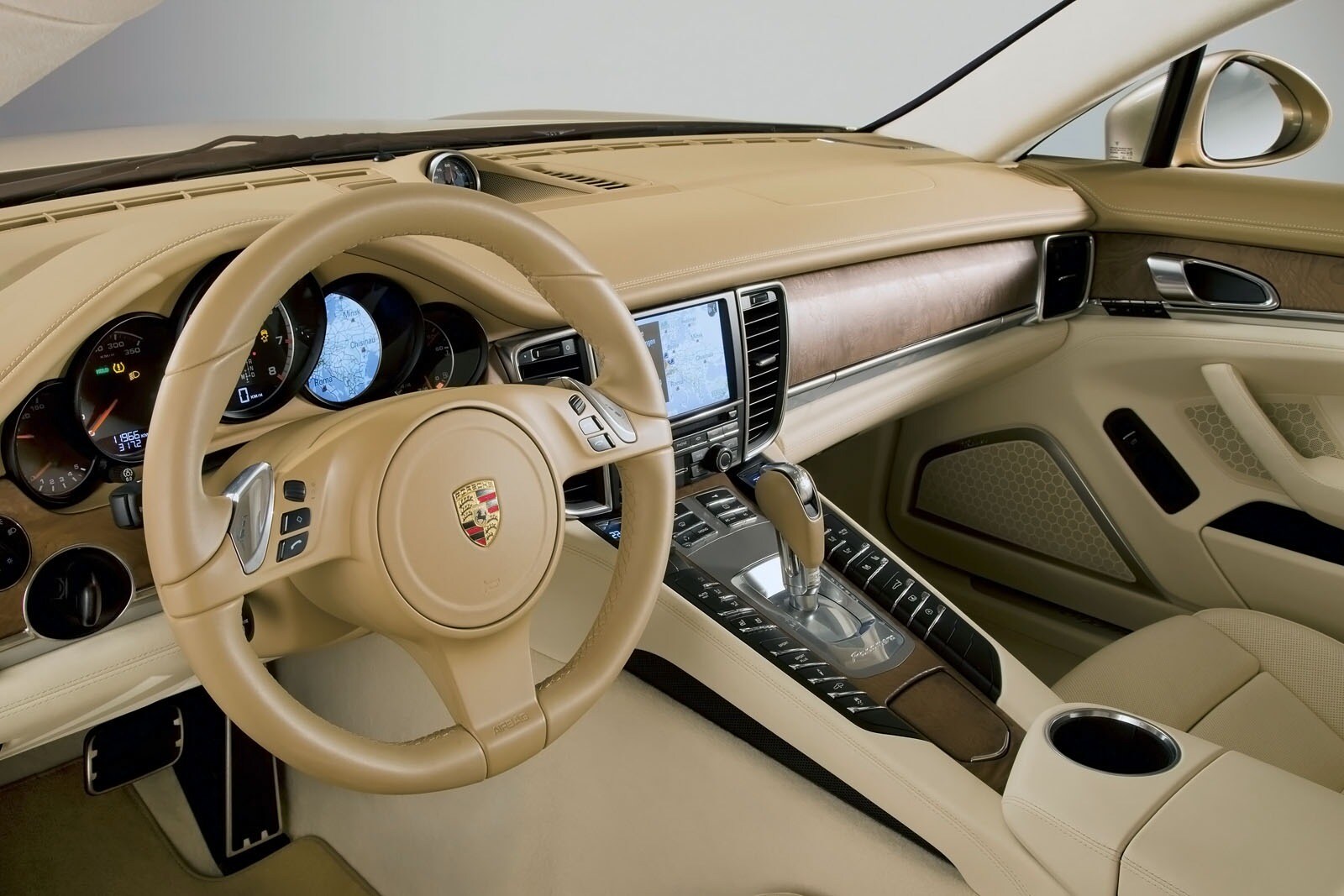 2013 Porsche Panamera interior I