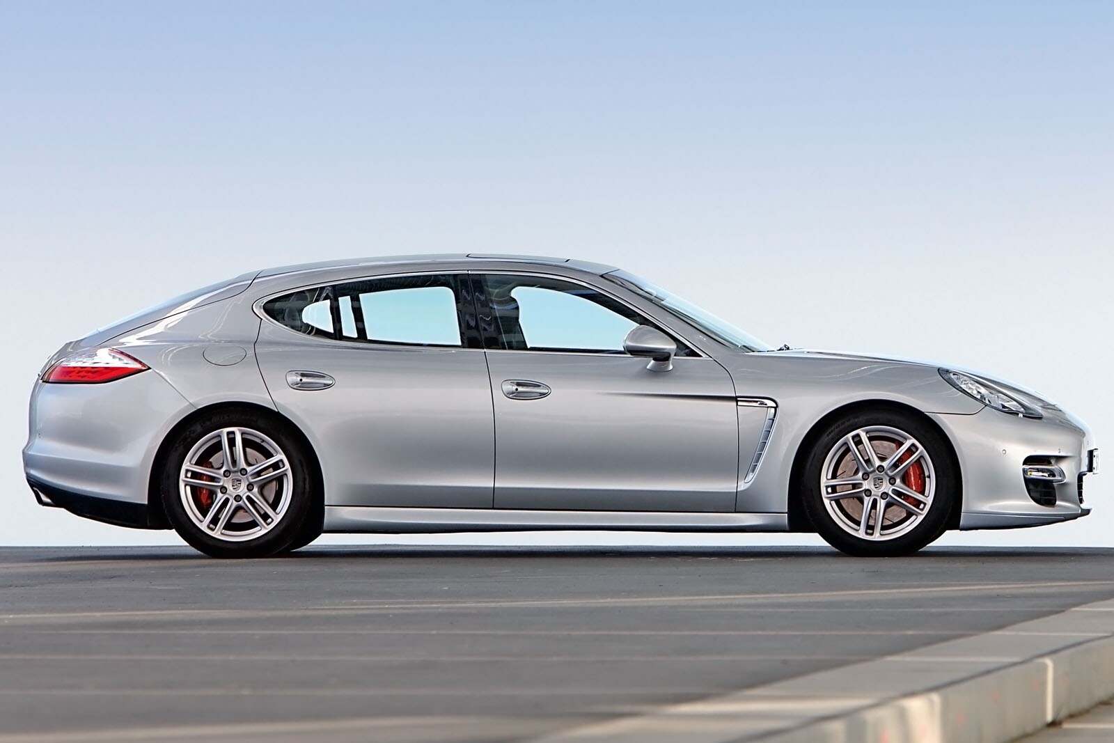 2013 Porsche Panamera exterior F