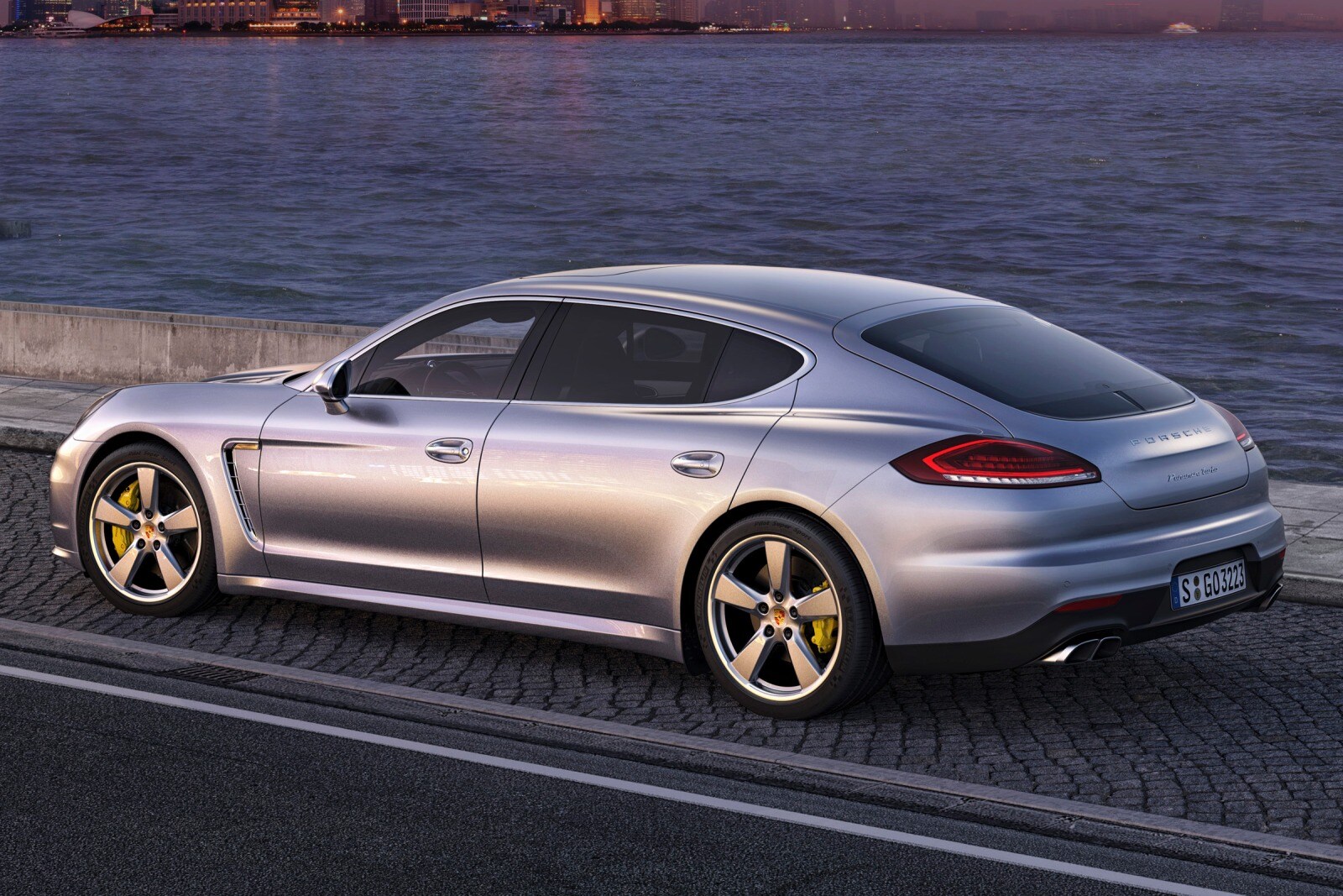 2014 Porsche Panamera exterior FQ