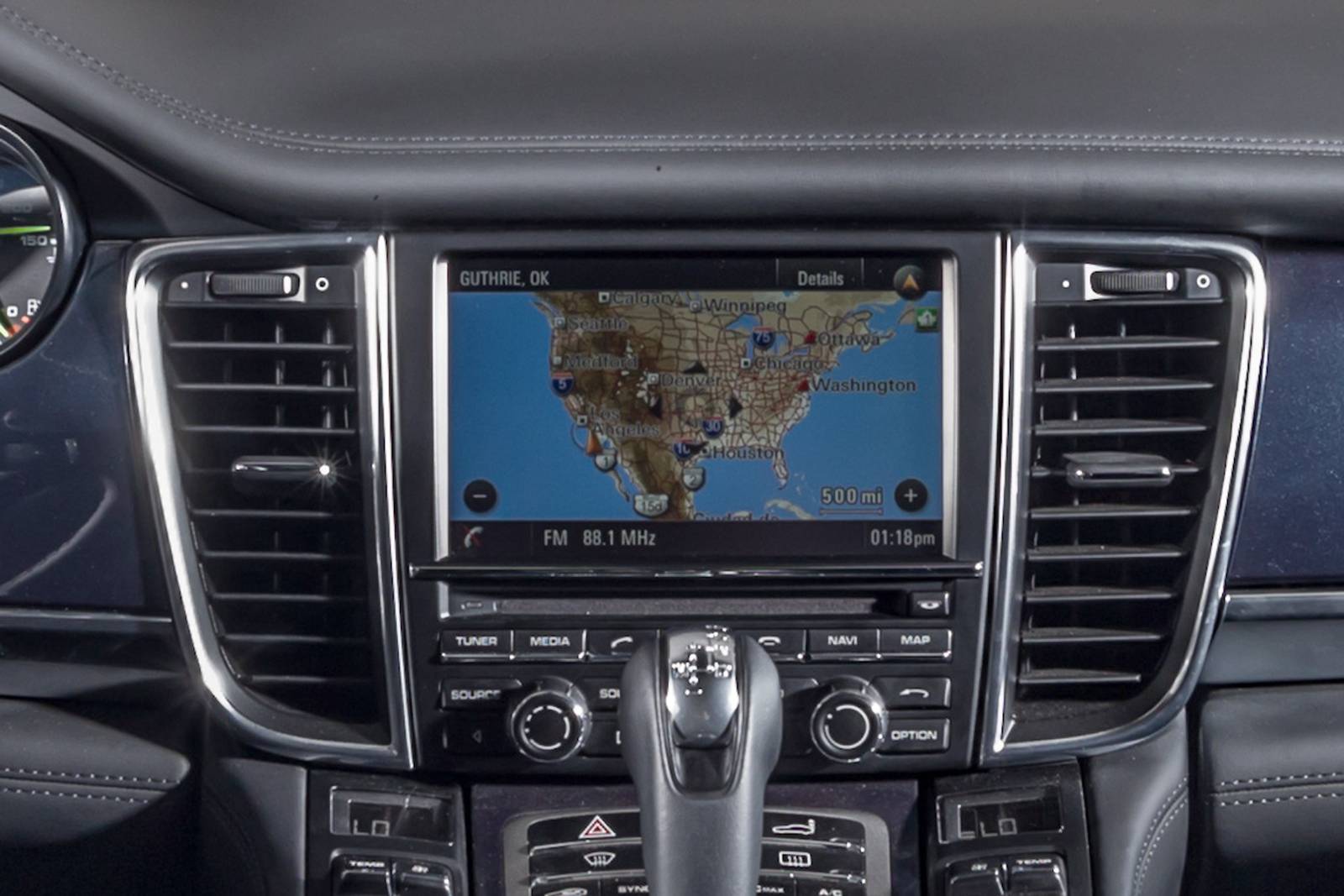 2015 Porsche Panamera interior NAVSYS