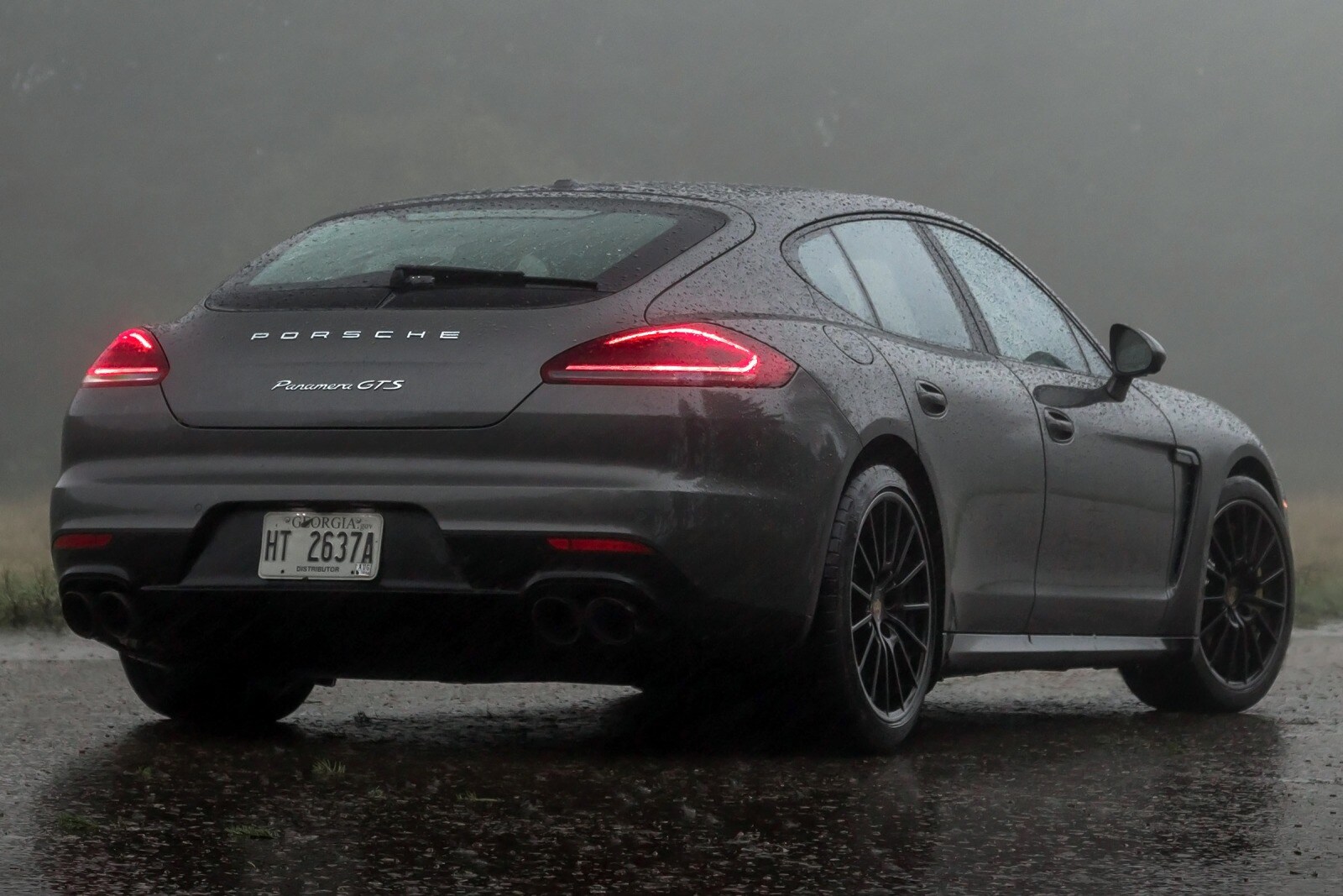 2016 Porsche Panamera exterior FQ