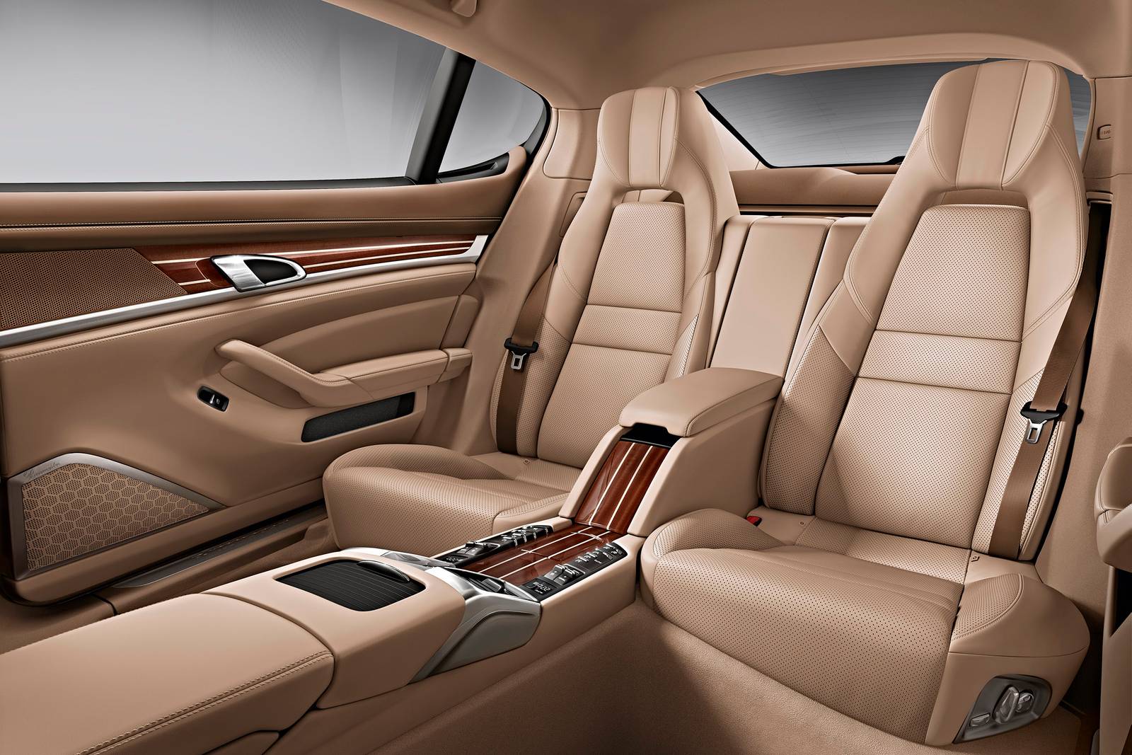 2016 Porsche Panamera interior RI