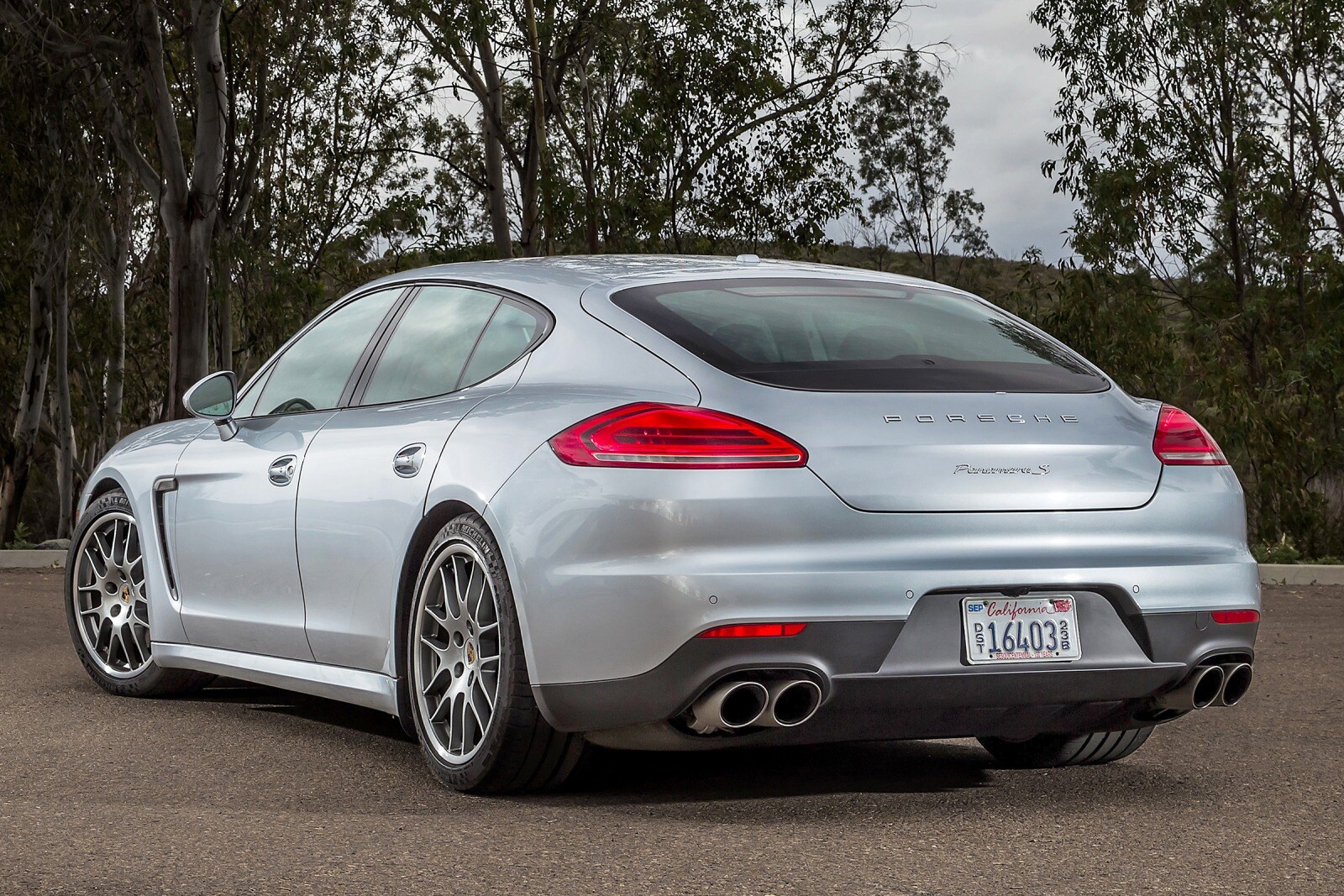 2016 Porsche Panamera exterior F
