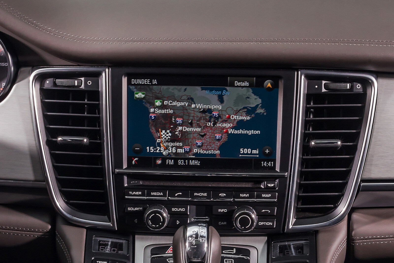 2016 Porsche Panamera interior NAVSYS