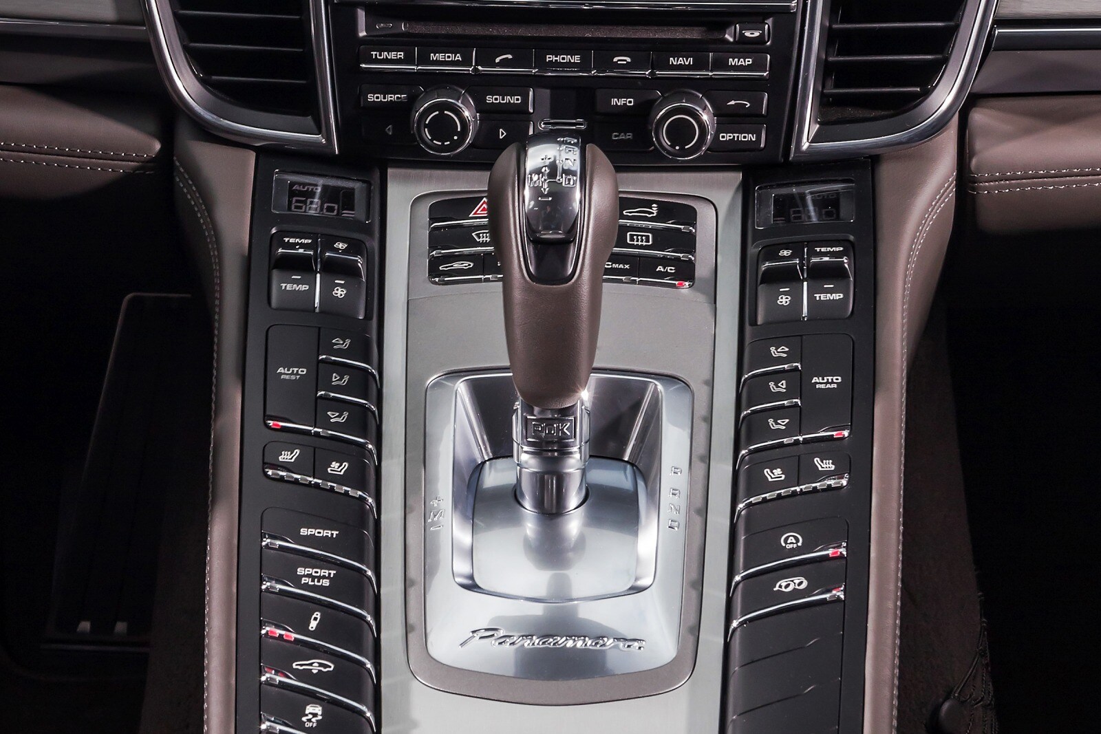 2016 Porsche Panamera interior SHF