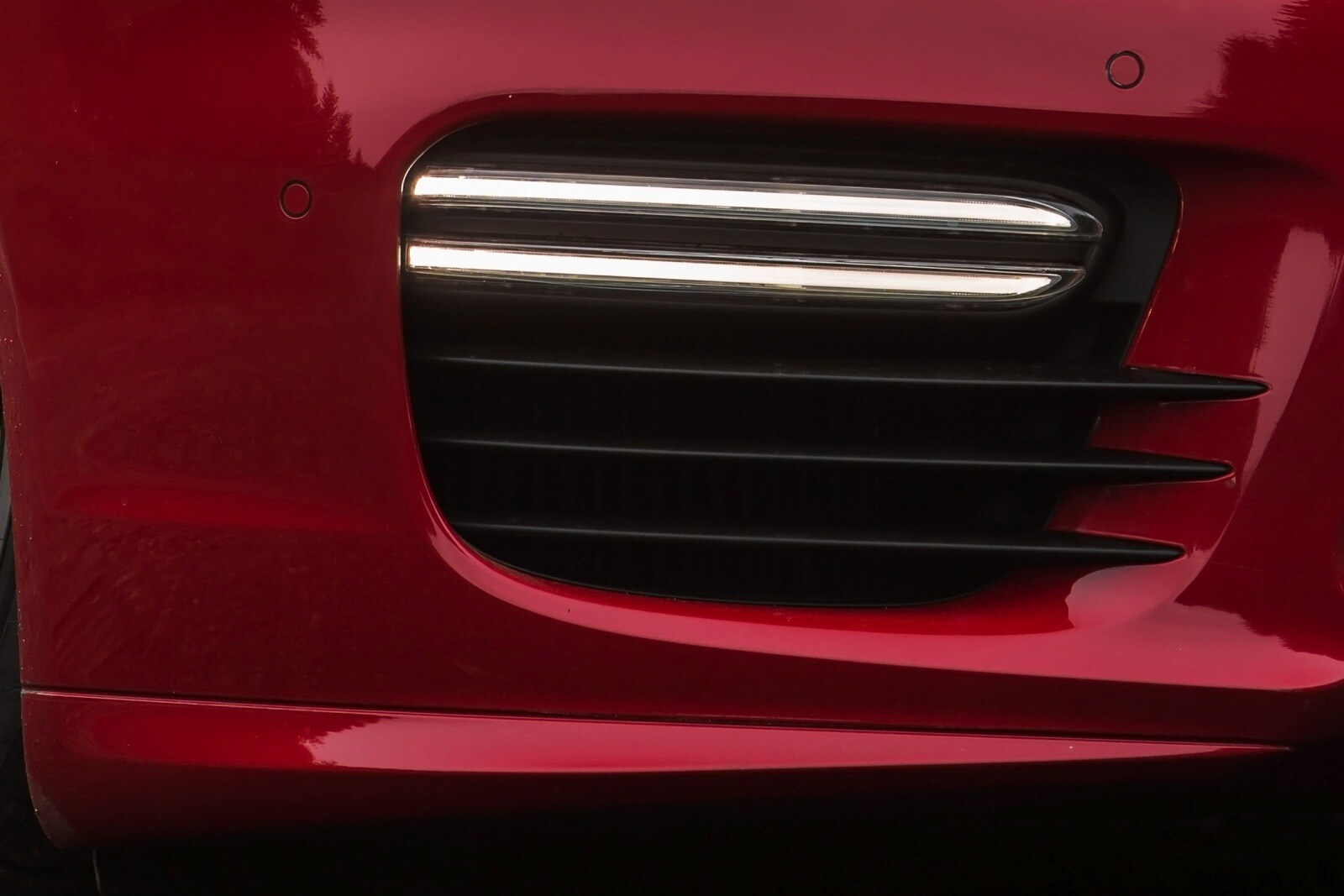 2016 Porsche Panamera exterior EDETAIL