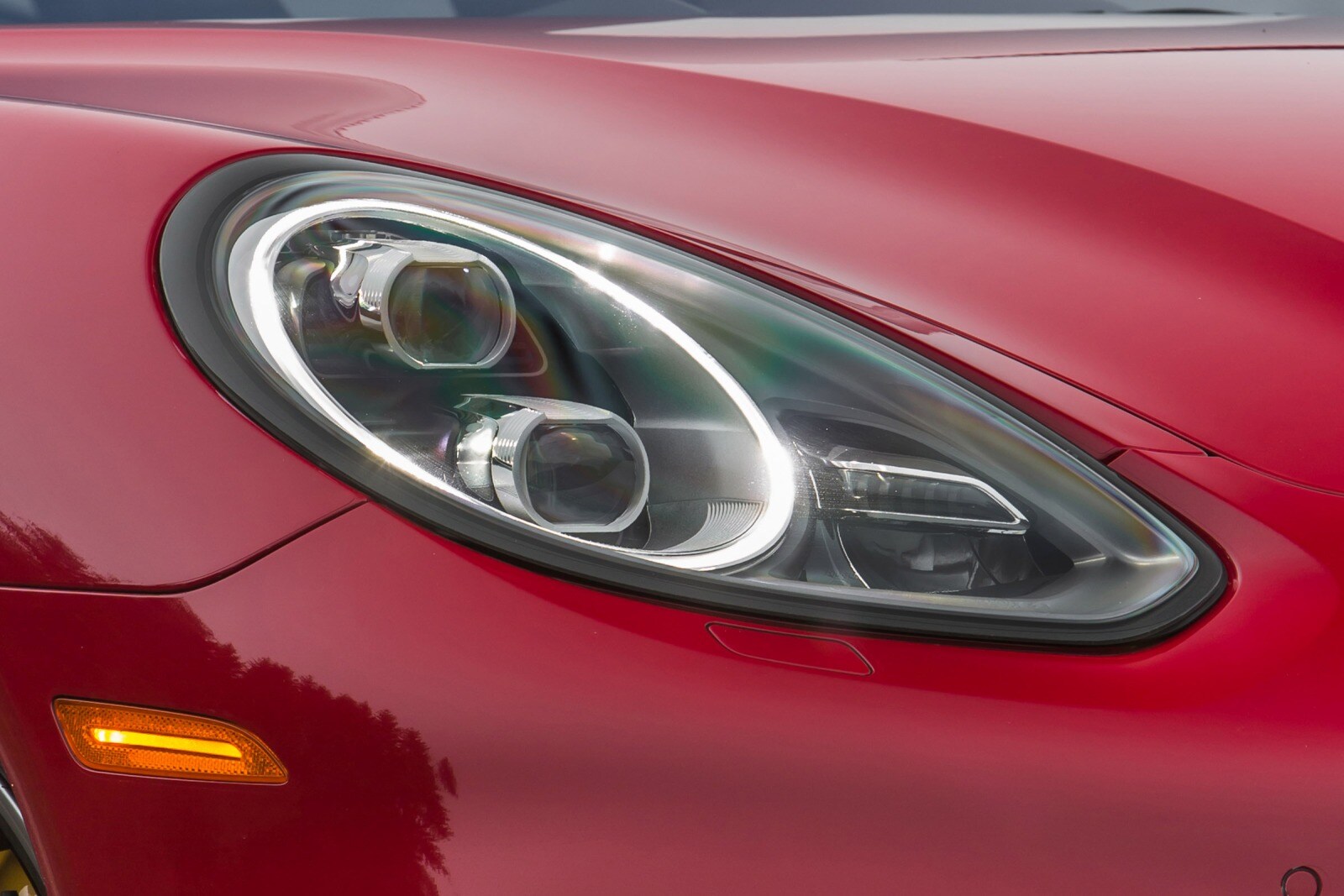 2016 Porsche Panamera exterior EDETAIL