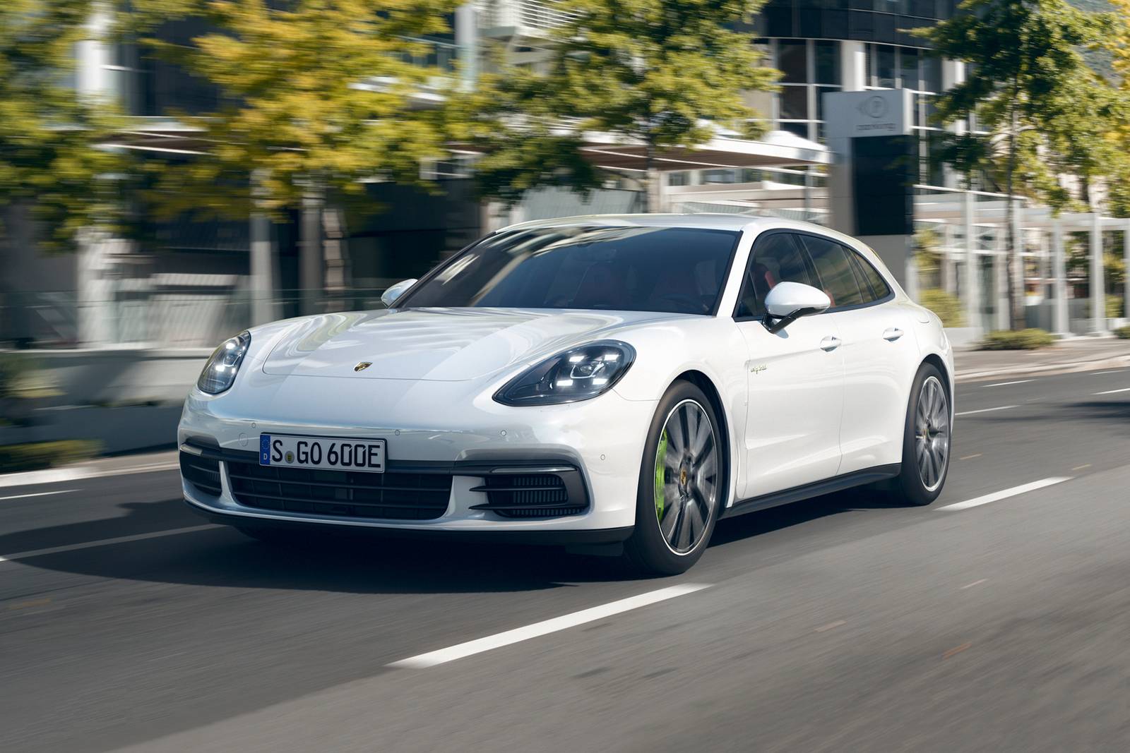 2018 Porsche Panamera — OEM photo 5