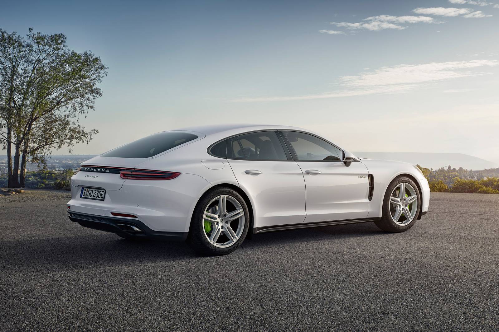 2019 Porsche Panamera exterior FQ