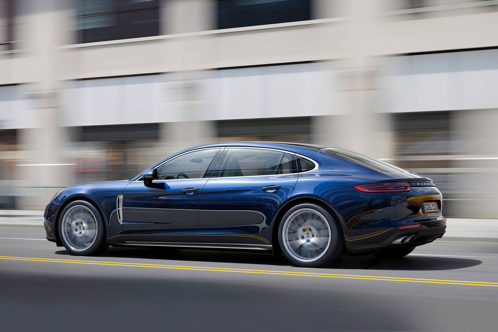 2019 Porsche Panamera exterior FQ