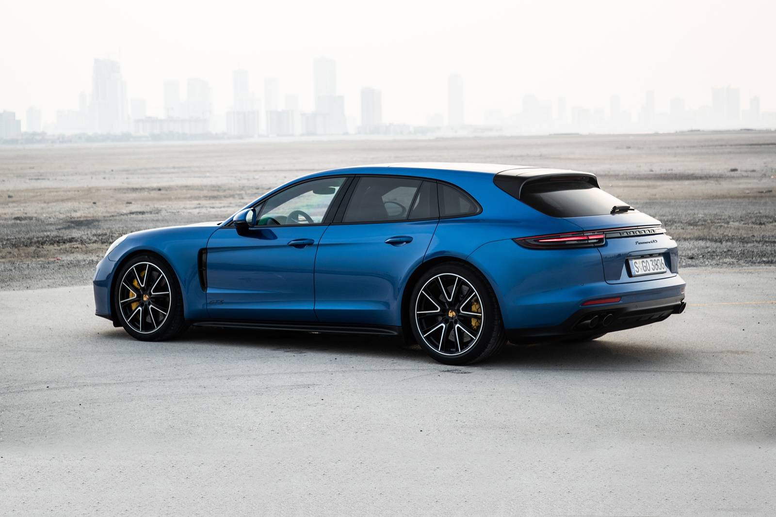 2019 Porsche Panamera exterior F