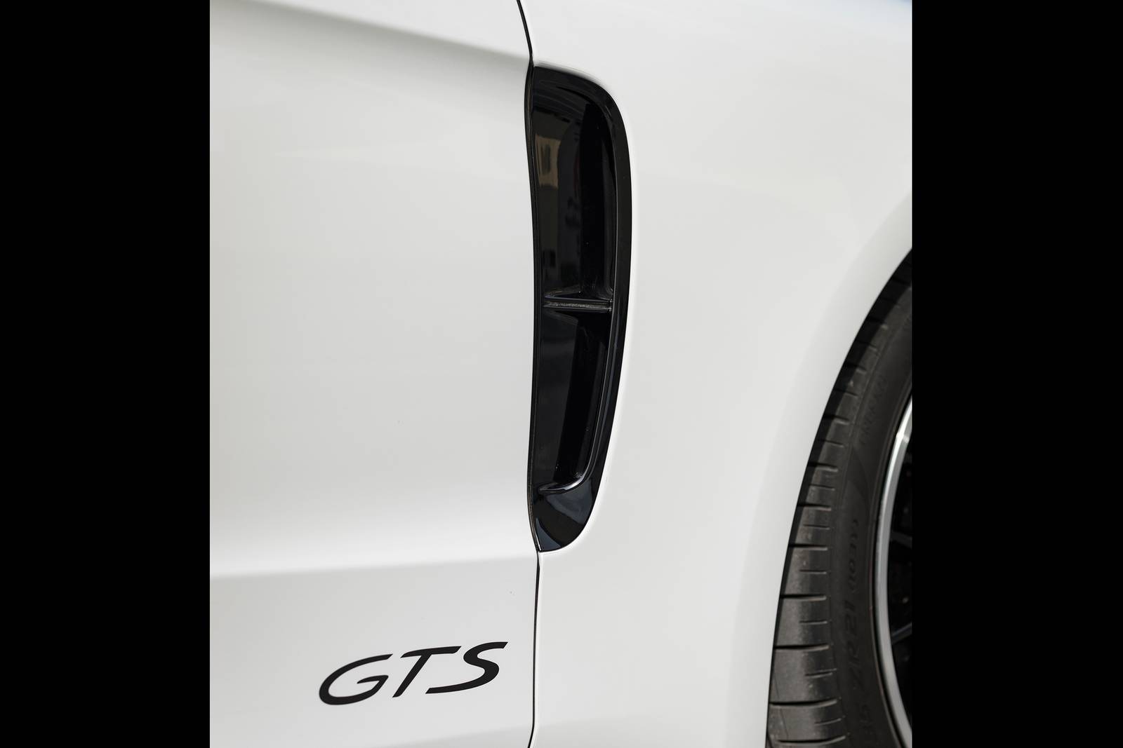 2019 Porsche Panamera exterior EDETAIL