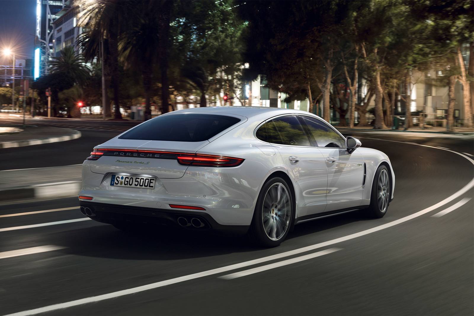 2019 Porsche Panamera exterior F