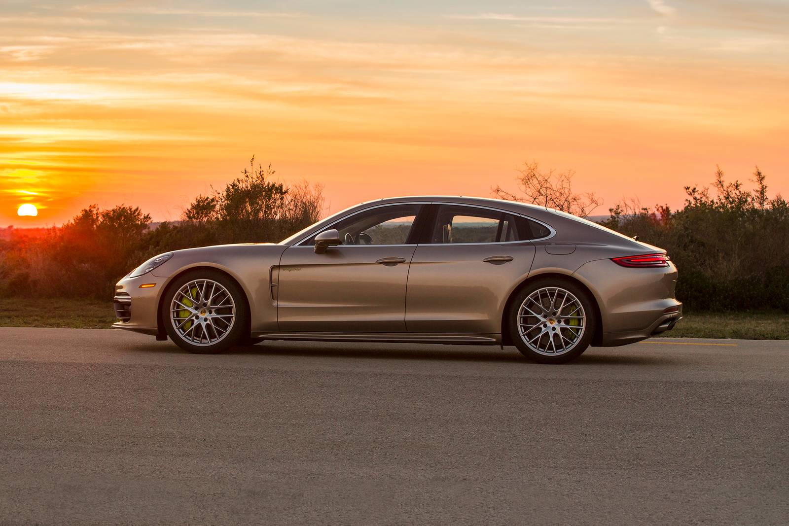 2019 Porsche Panamera exterior S