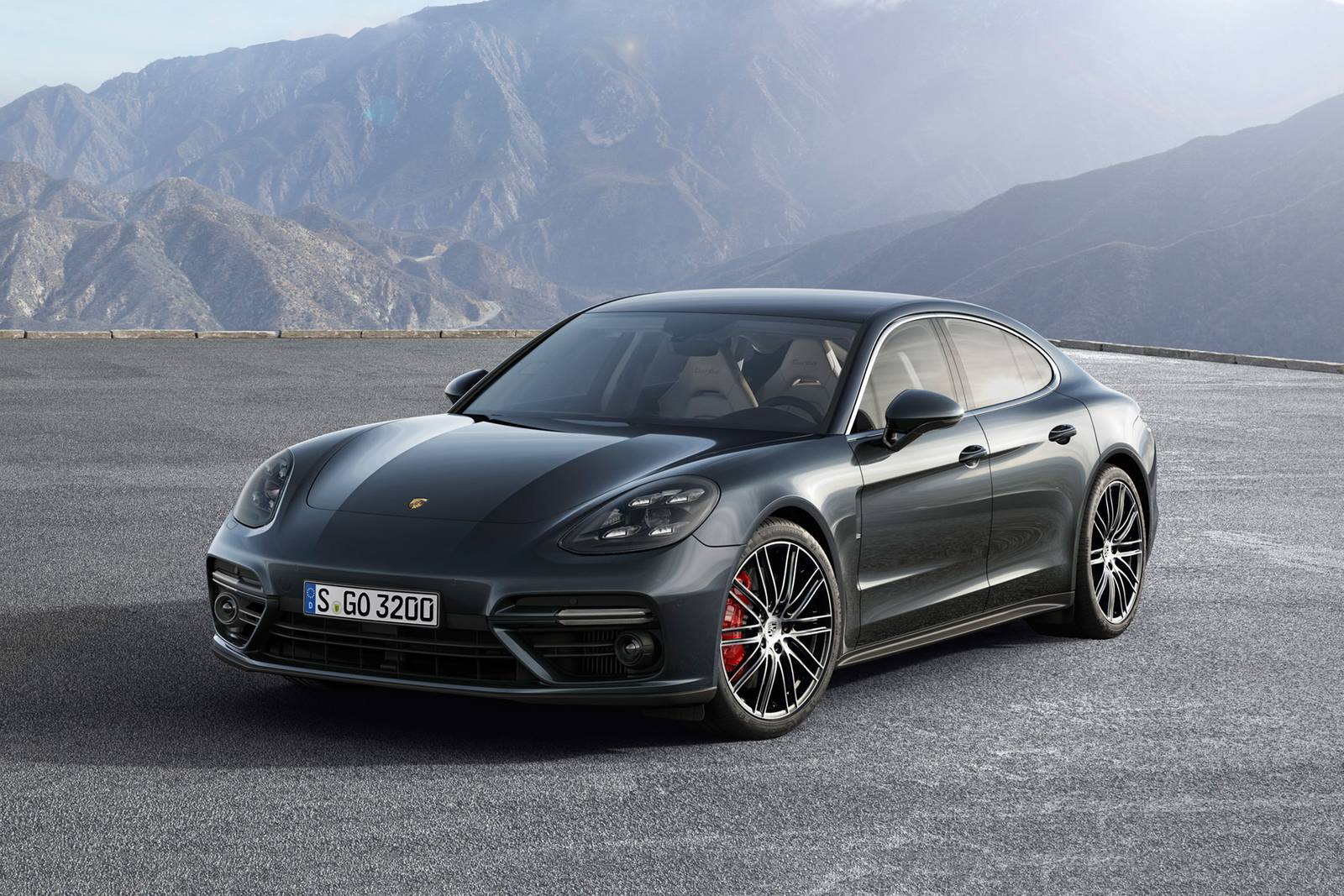 2019 Porsche Panamera exterior FQ