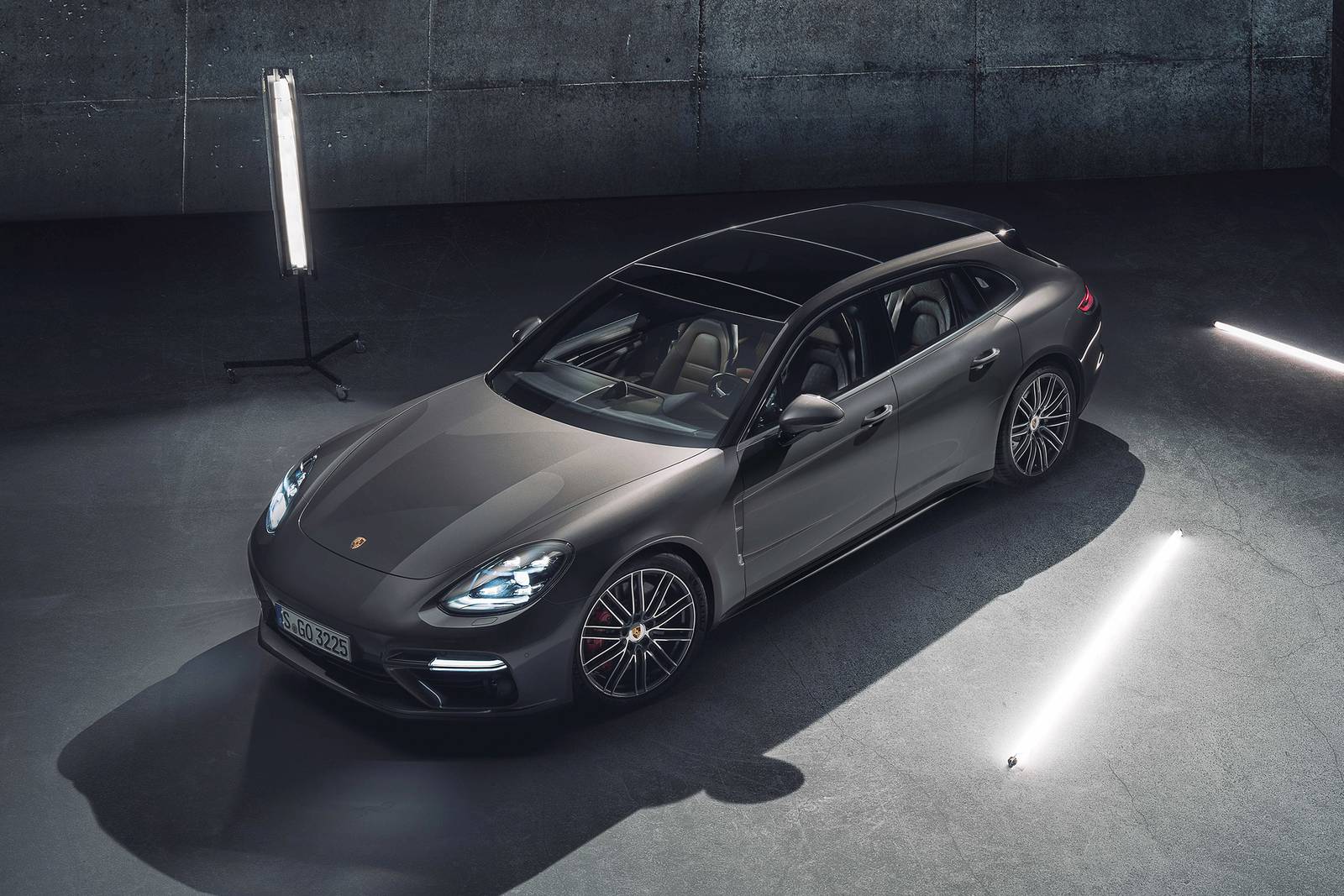 2019 Porsche Panamera exterior FQ