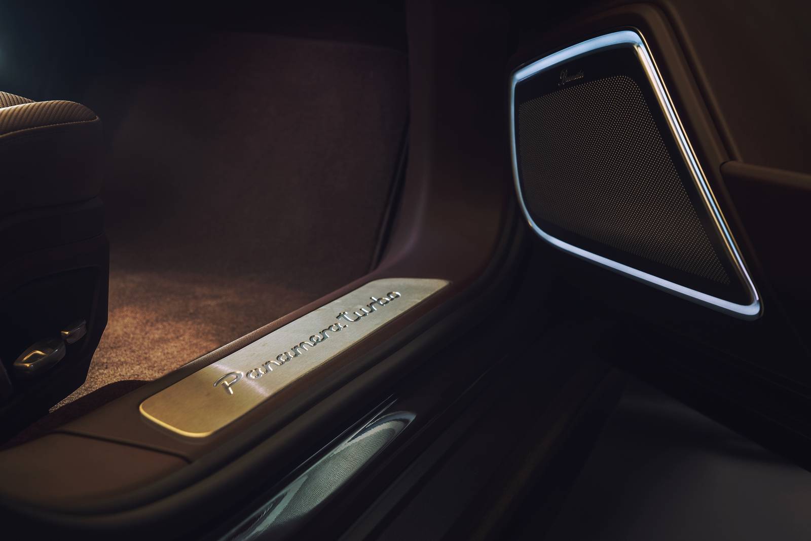 2019 Porsche Panamera interior DETAIL