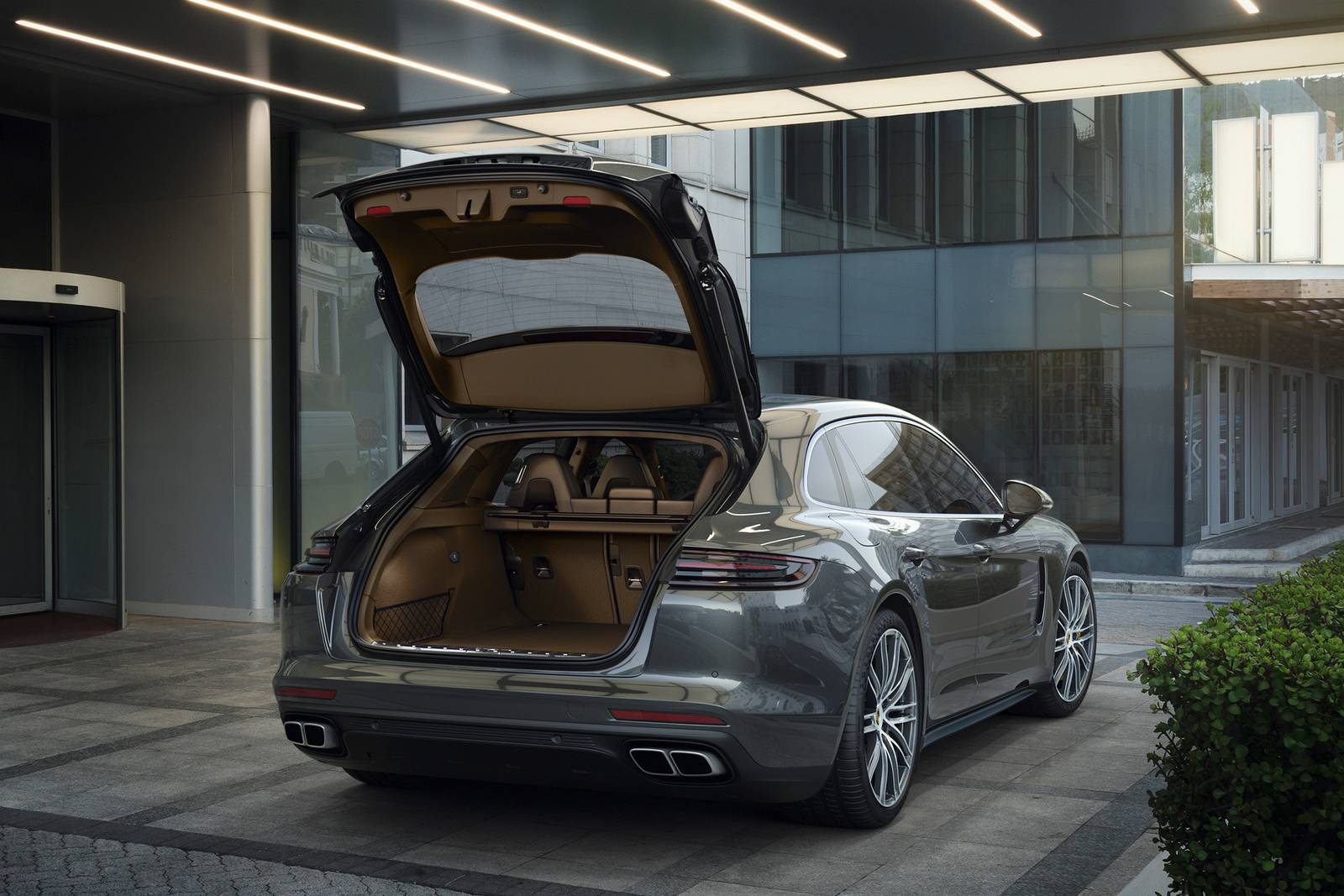 2019 Porsche Panamera exterior LIFE1