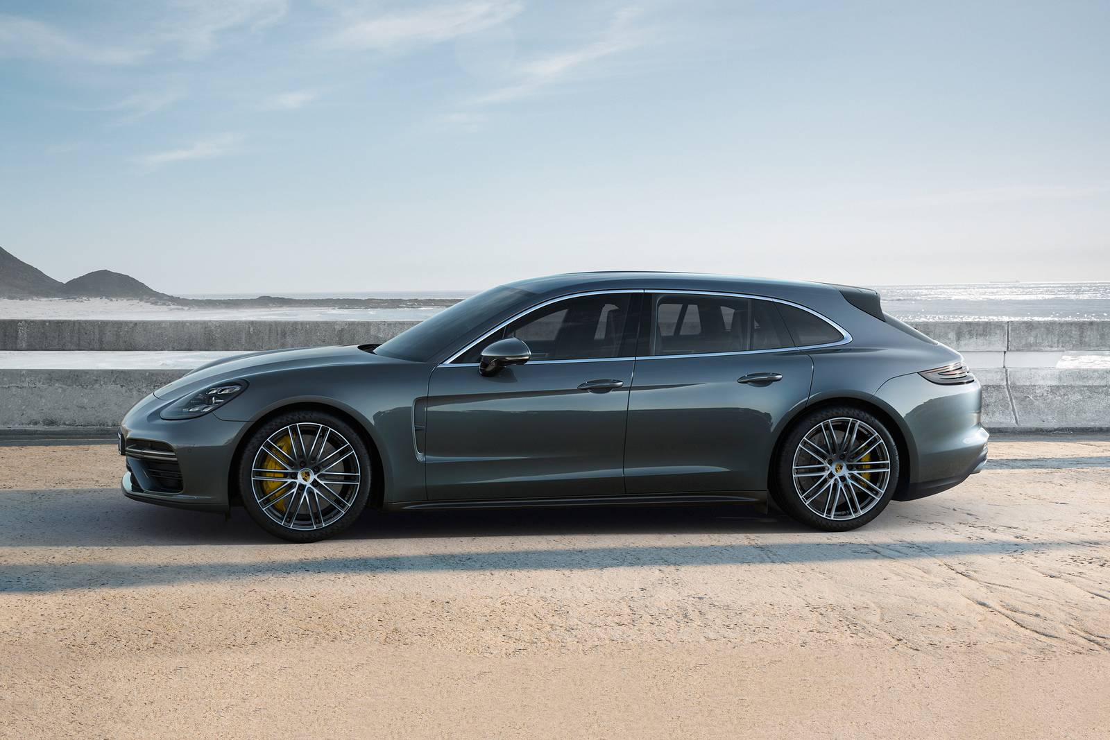2019 Porsche Panamera exterior S