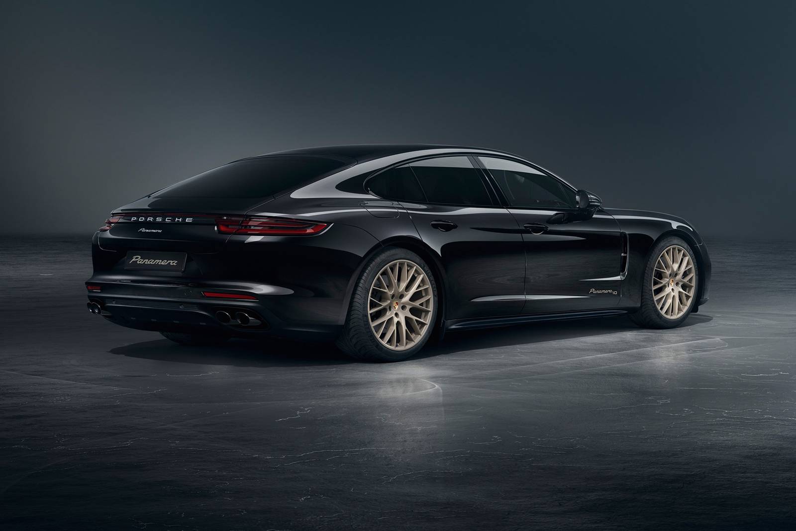 2020 Porsche Panamera exterior FQ