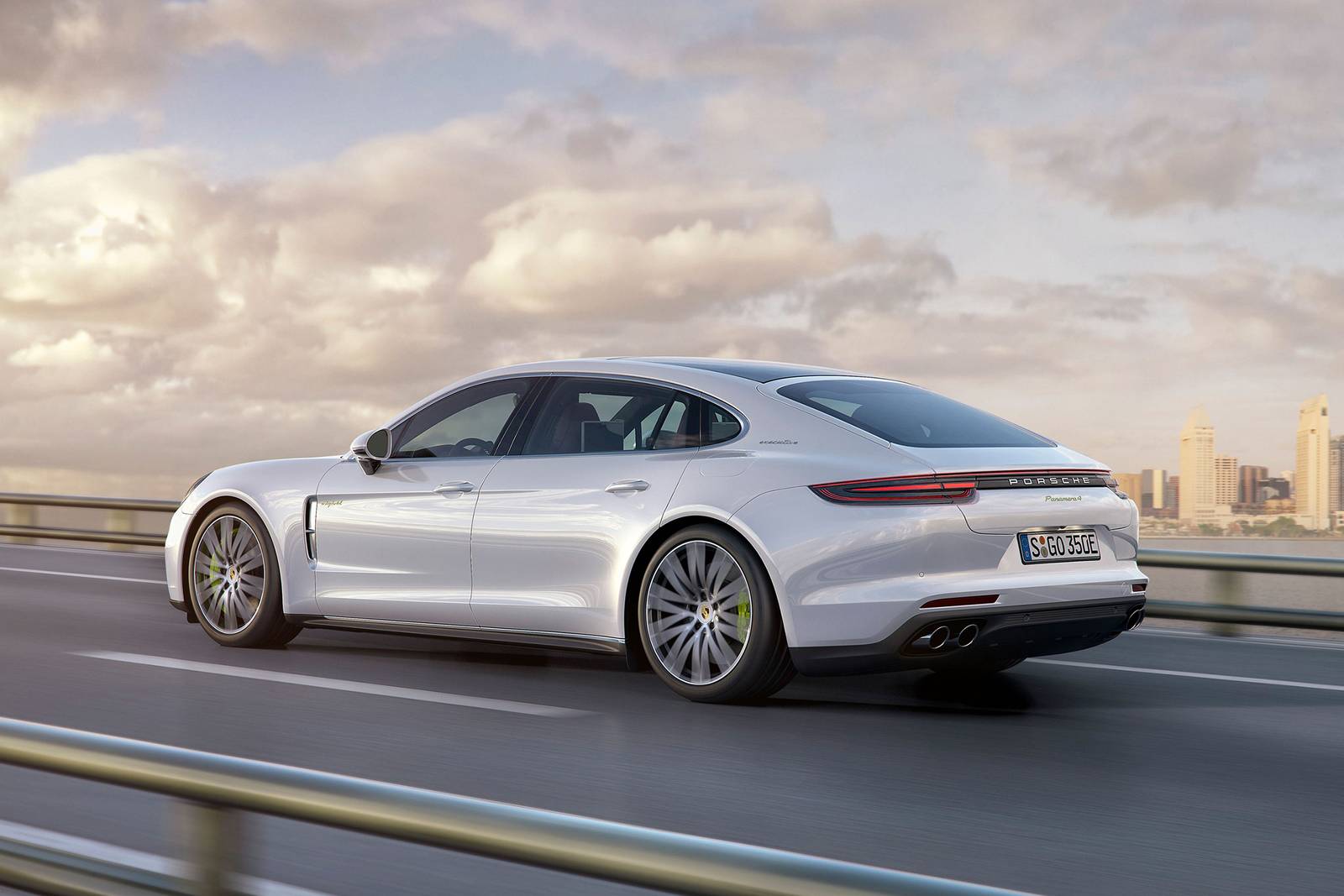 2020 Porsche Panamera exterior FQ