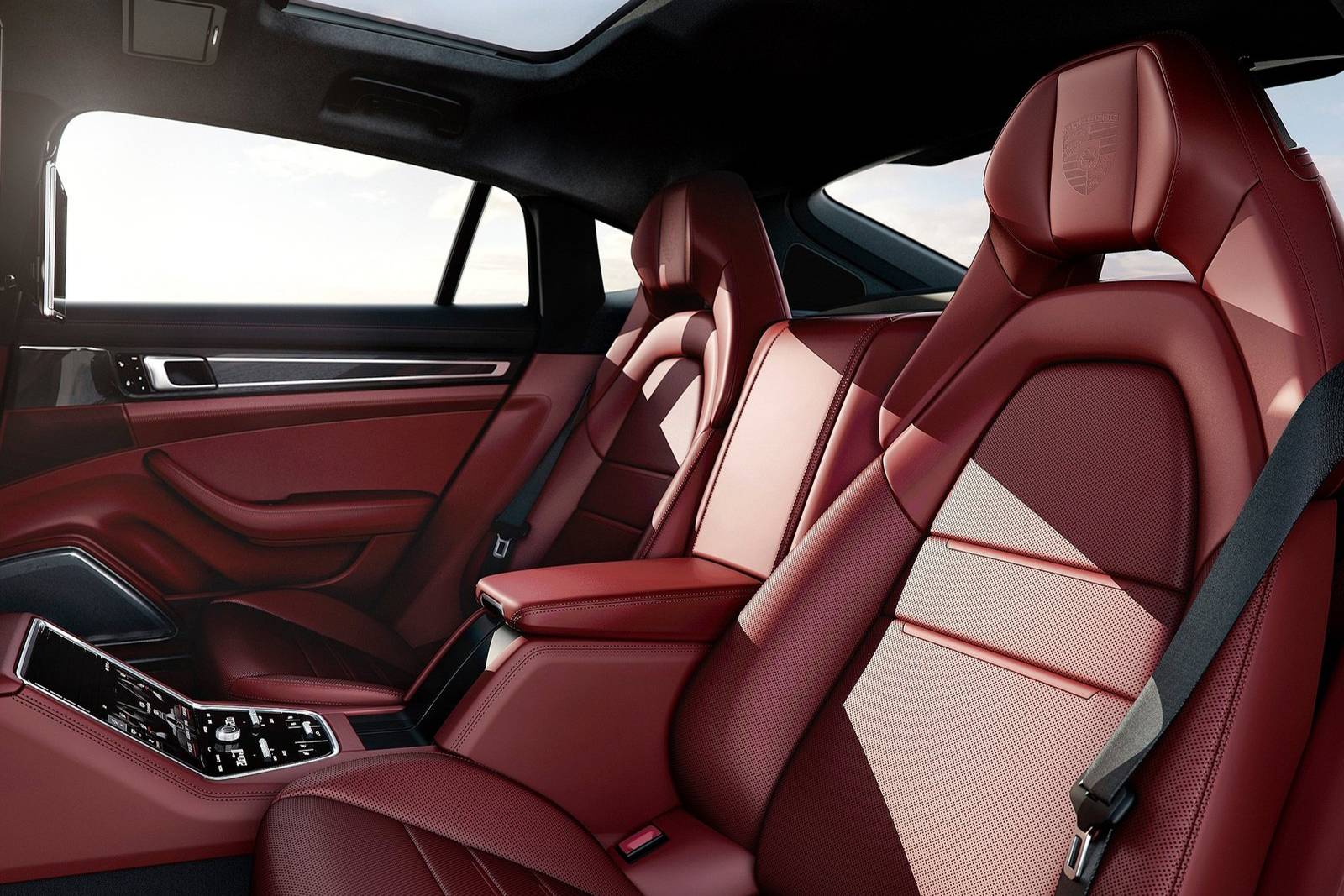 2020 Porsche Panamera interior RI