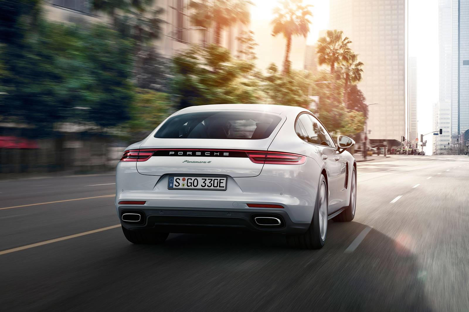 2020 Porsche Panamera exterior FQ