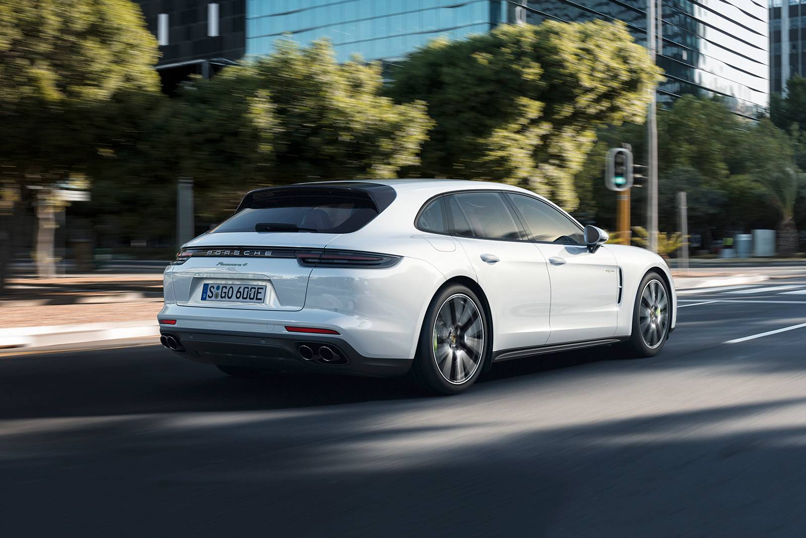 2020 Porsche Panamera exterior FQ