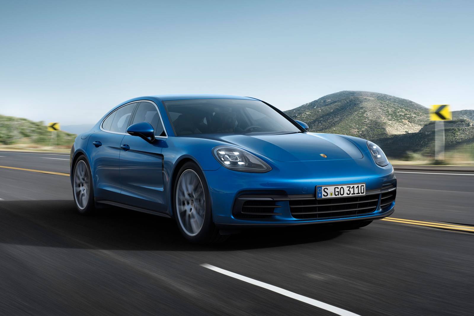 2020 Porsche Panamera exterior FQ