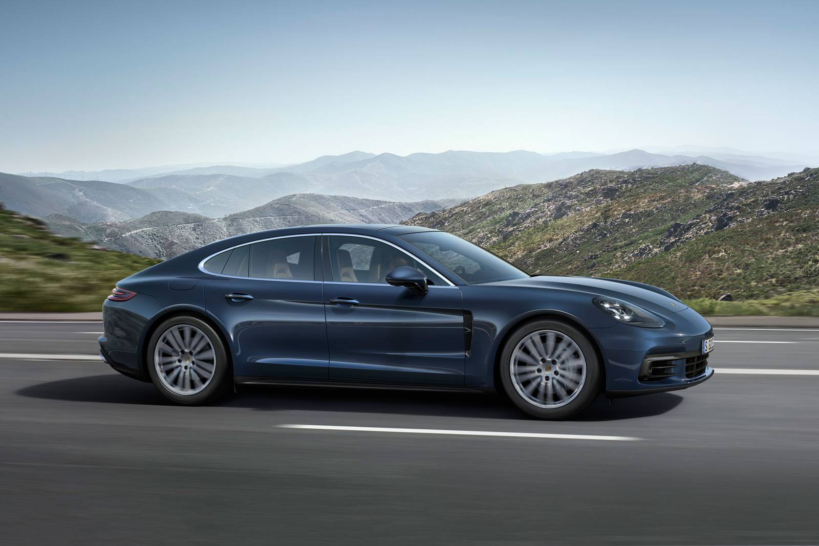 2020 Porsche Panamera exterior S