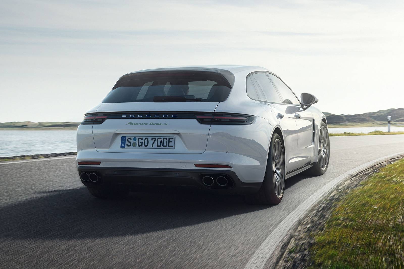 2020 Porsche Panamera exterior FQ