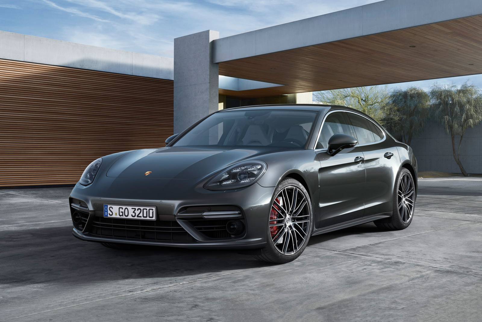 2020 Porsche Panamera exterior FQ