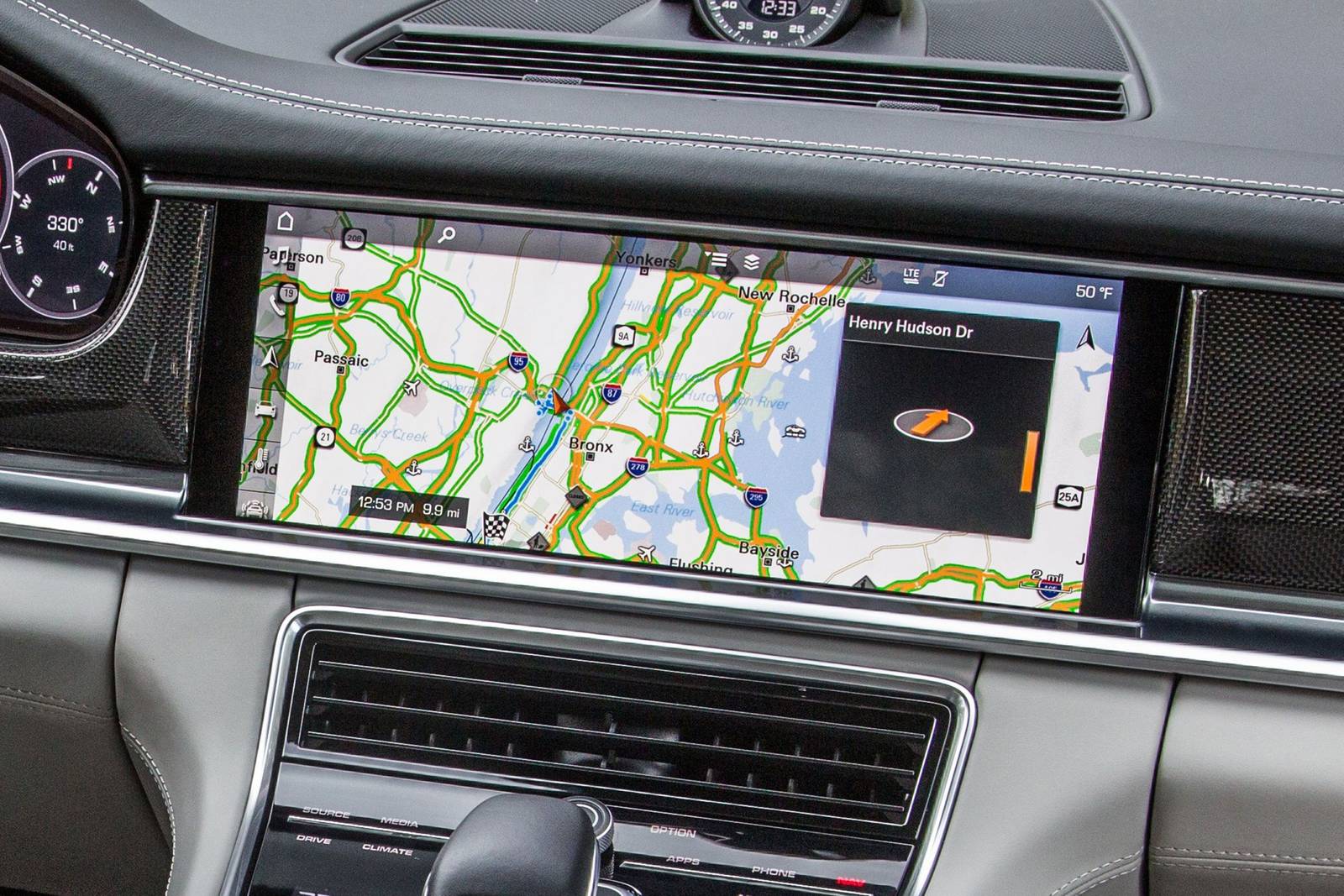 2020 Porsche Panamera interior NAVSYS