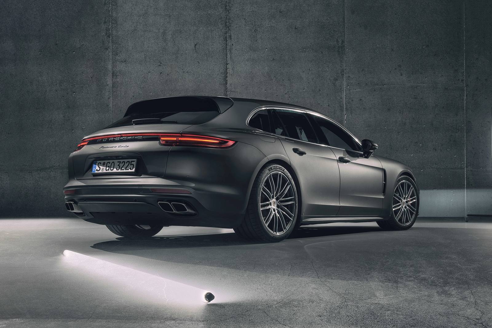 2020 Porsche Panamera exterior FQ