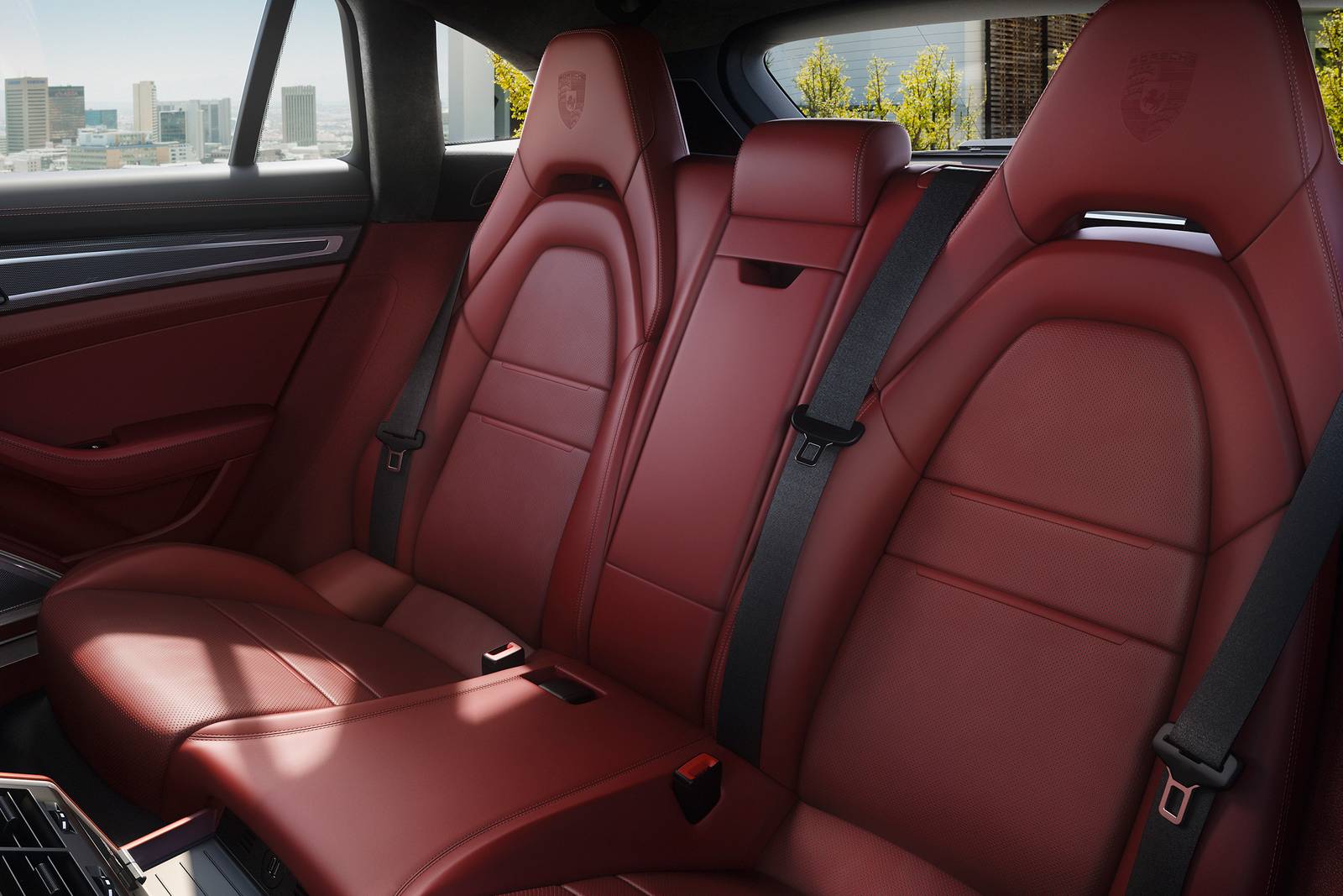 2020 Porsche Panamera interior RI