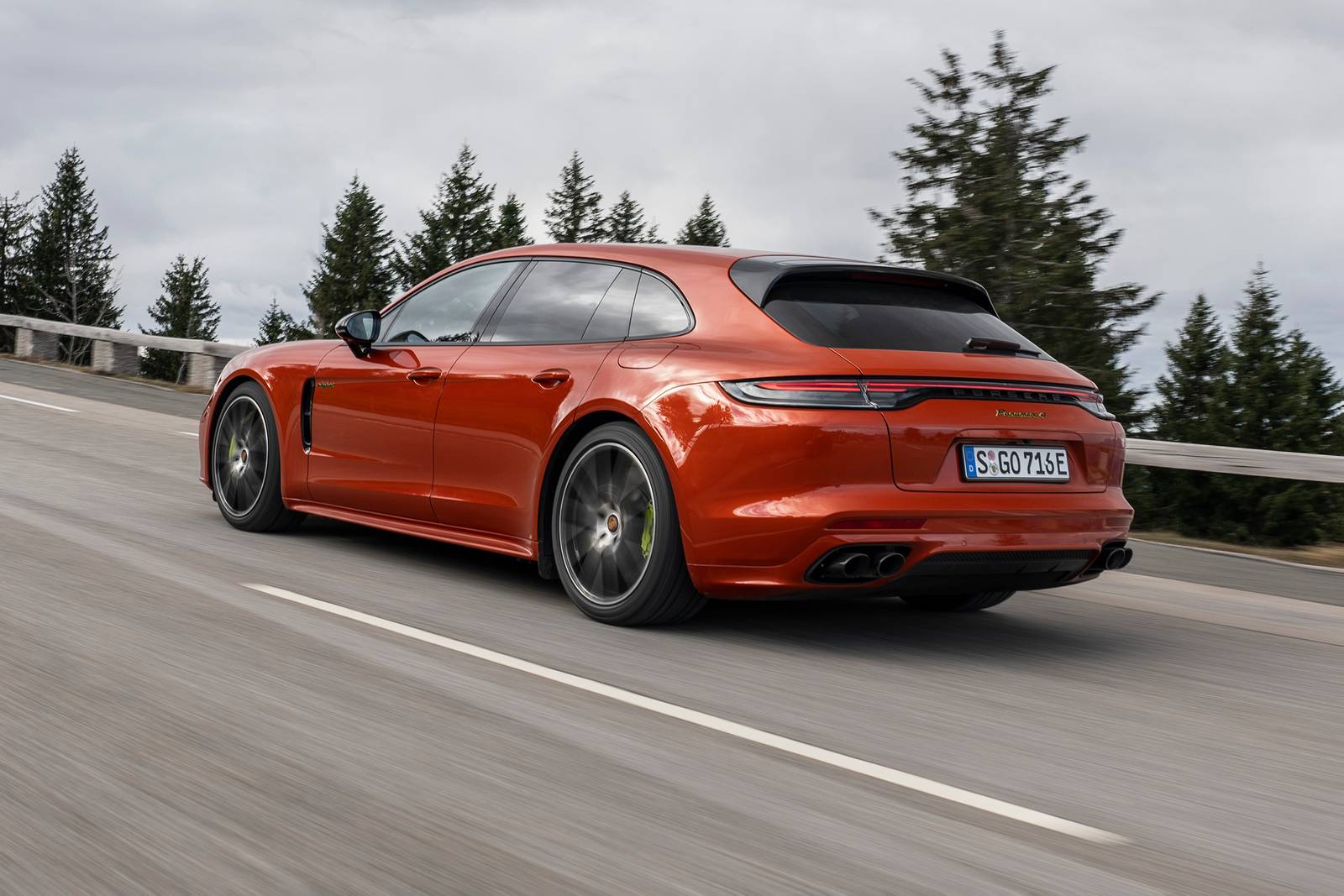 2021 Porsche Panamera exterior FQ