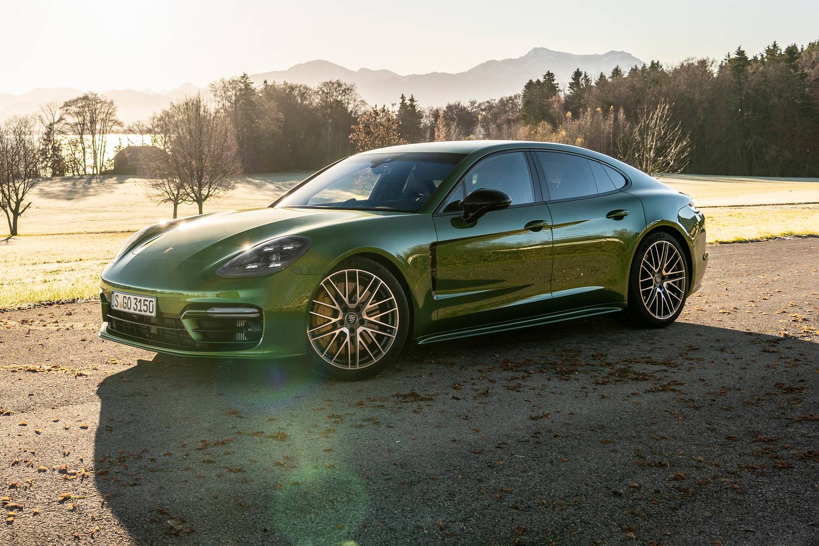 2021 Porsche Panamera exterior FQ