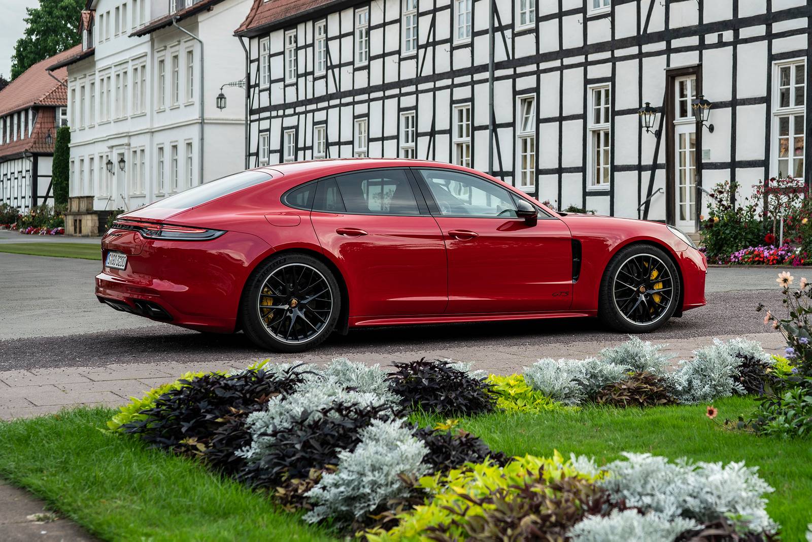 2021 Porsche Panamera exterior FQ