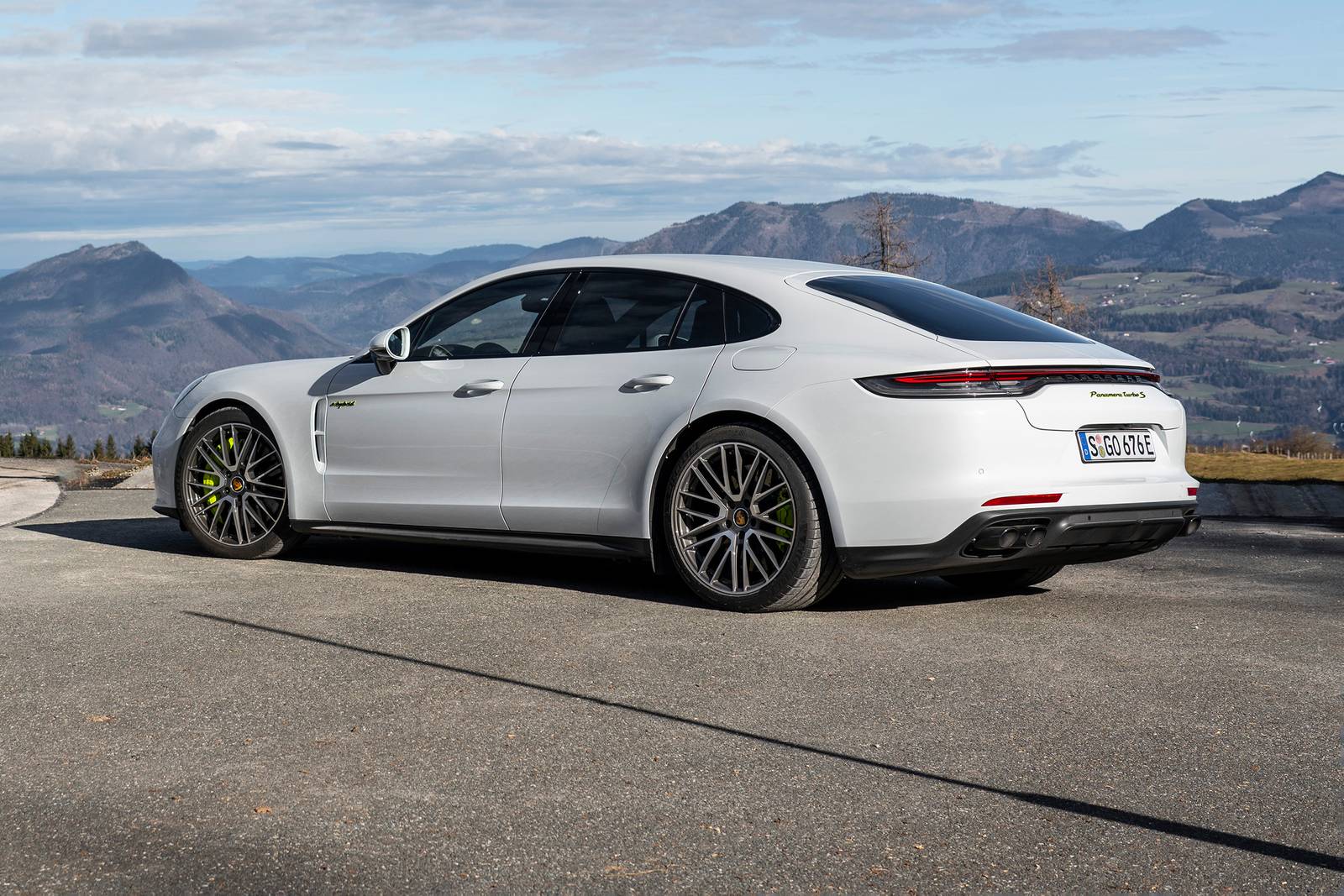 2021 Porsche Panamera exterior FQ