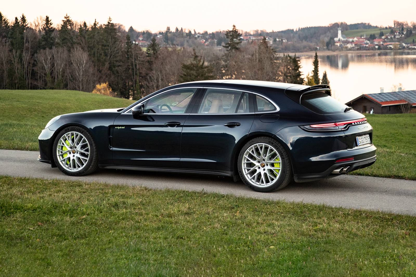 2021 Porsche Panamera exterior FQ