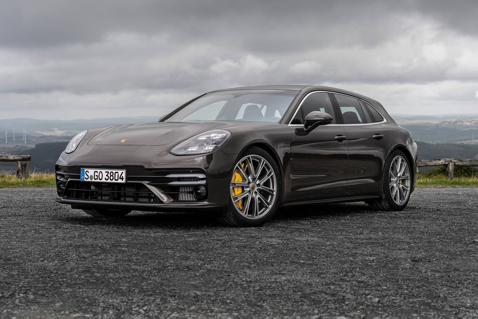 2021 Porsche Panamera exterior FQ