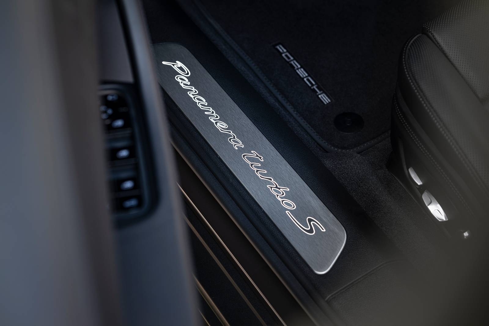 2021 Porsche Panamera interior DETAIL