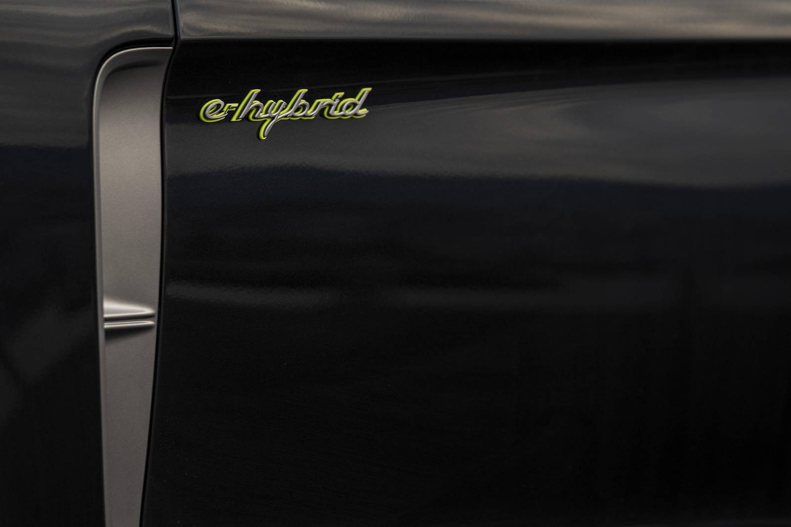 2022 Porsche Panamera exterior EDETAIL