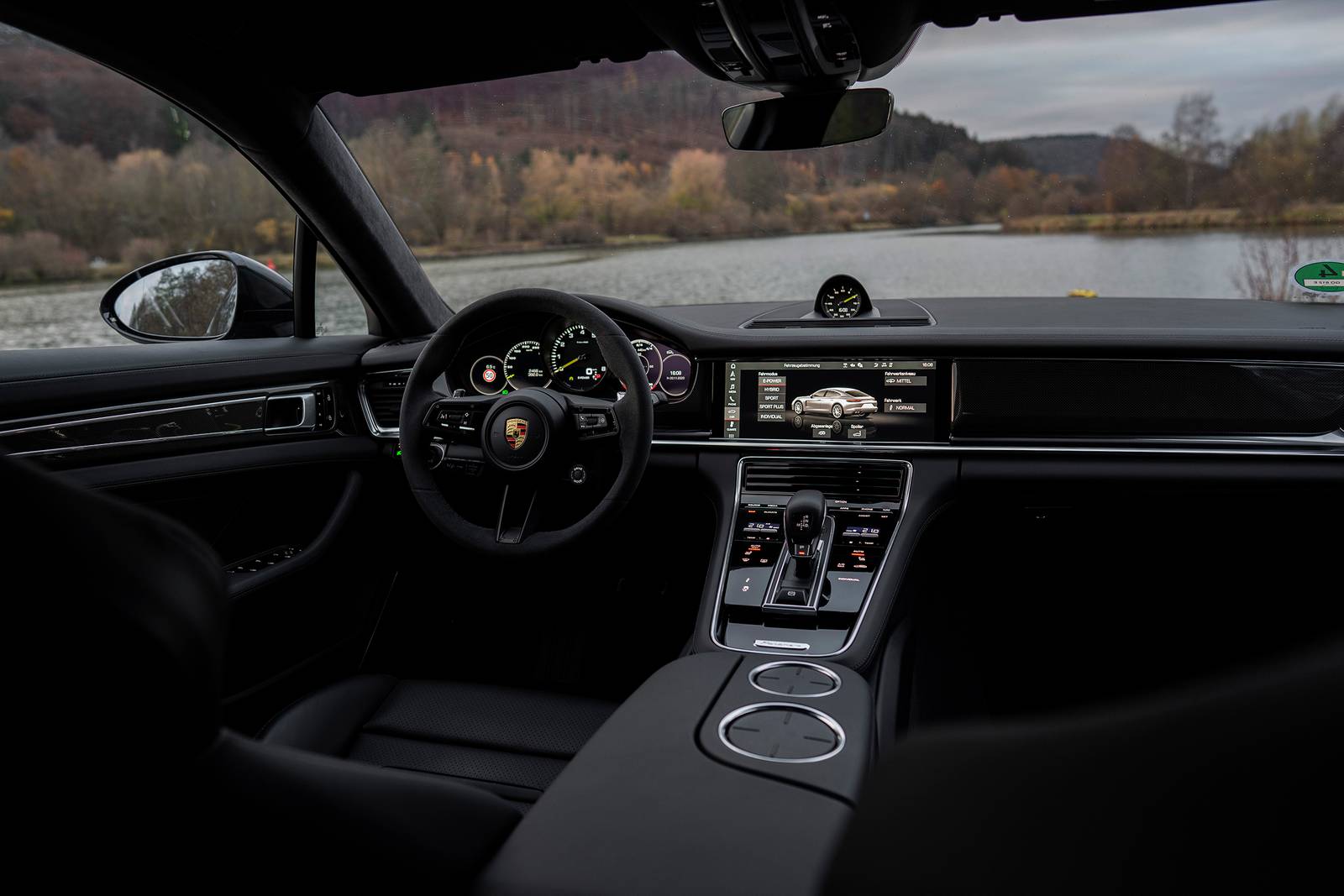 2022 Porsche Panamera interior D