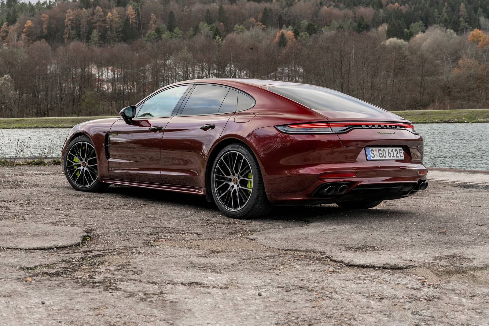 2022 Porsche Panamera exterior FQ