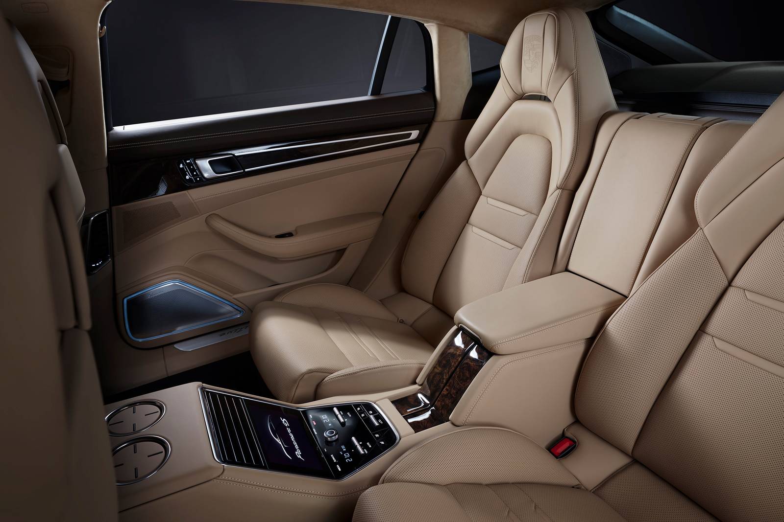 2022 Porsche Panamera interior DETAIL