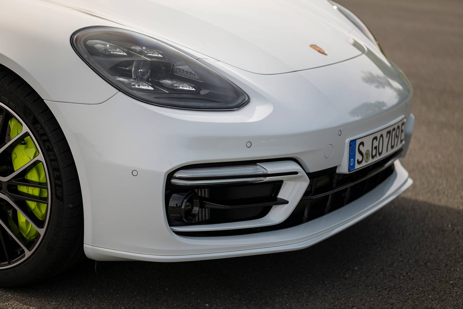 2022 Porsche Panamera exterior EDETAIL